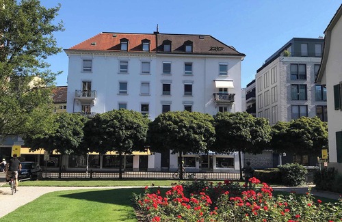 Langstrasse Apartment | Spacious & Central 3-BR Apt - A RARE GEM! Turquoise