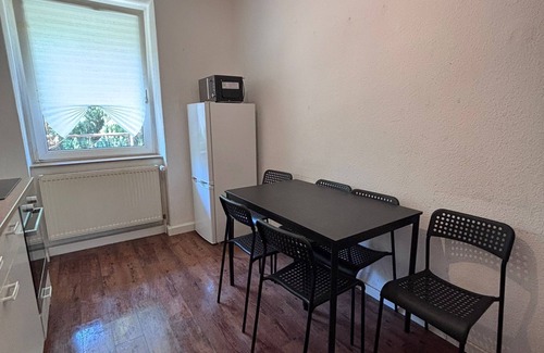 Zeitz Apartment | Spacious Central 3Bedroom flat for 8 guests