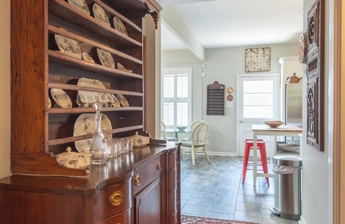 Midtown House | Spacious Central Gardens House and Carriage House