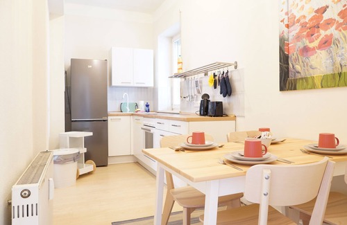 Andreasvorstadt Apartment | Spacious & central Period-Apartment w/3BR