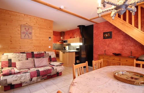 Mont-Dore Ski Chalet | Spacious chalet with terrace and wood stove near center