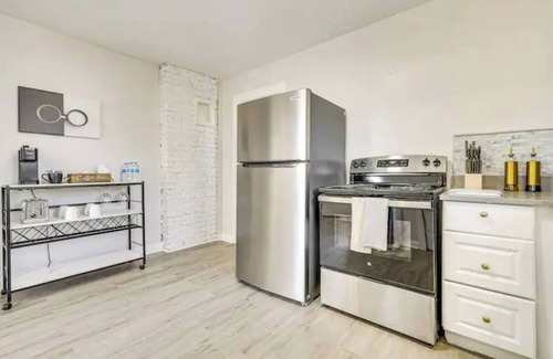 Hilltop House | Spacious & Charming Home Near Downtown Columbus - Mins to OSU and Hospitals