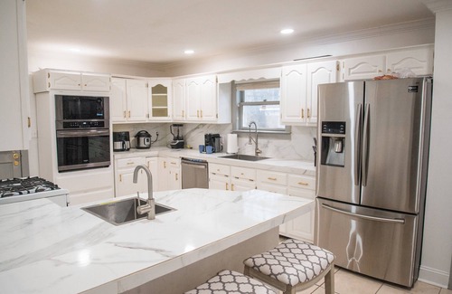 New Pathways House | Spacious Charming Private Room Near Downtown/Medical District