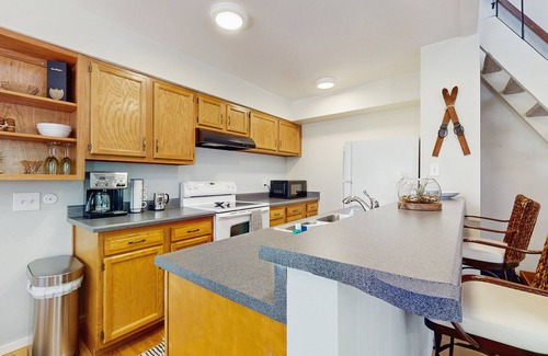 Kings Beach House | Spacious Chic Townhome with 3 Beds, Pool and Spa Access