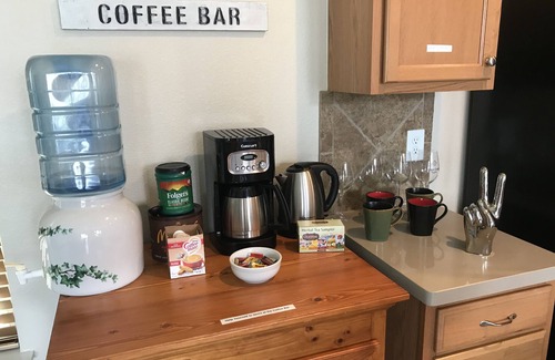 Buda House | Spacious & Clean !" King Bed, Two Queens, Double, Twins, Pet Friendly