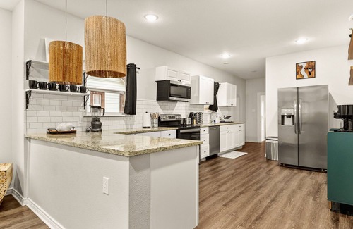 Highland Park House | Spacious & Clean Retreat w/Pool, Hot Tub, Game Room & 8 Smart TVs.