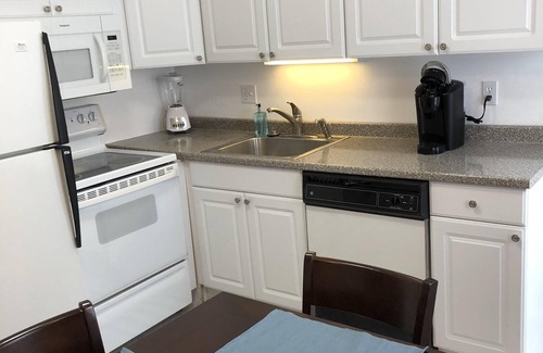North End Condo | Spacious & Close to Beach- Condo E