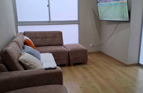 Santa Beatriz Apartment | Spacious, close to parque de las aguas and national stadium, with garage.