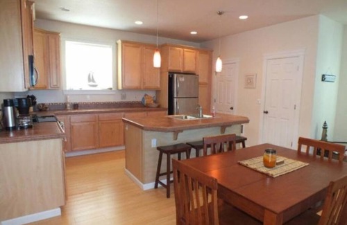 Oceanside House | Spacious Comfortable Contemporary Beach Home