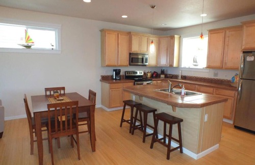 Oceanside House | Spacious Comfortable Contemporary Beach Home