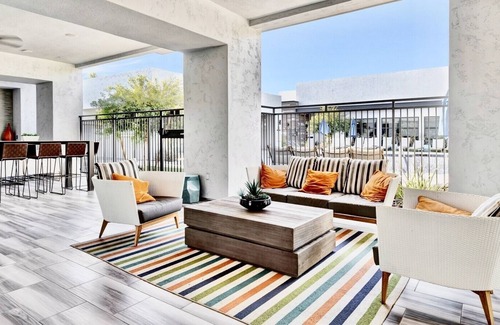 Arrowhead Ranch Apartment | ❤️Spacious Condo☞Desert Views⚫️Full Kitchen☞Pool☞Westgate☞Glendale☞WiFI/EV 🔌 FREE