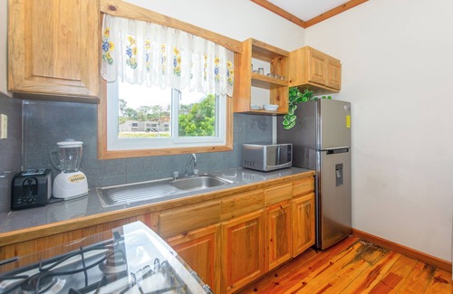 Gibson Bight Condo | Spacious condo unit in West End paradise!