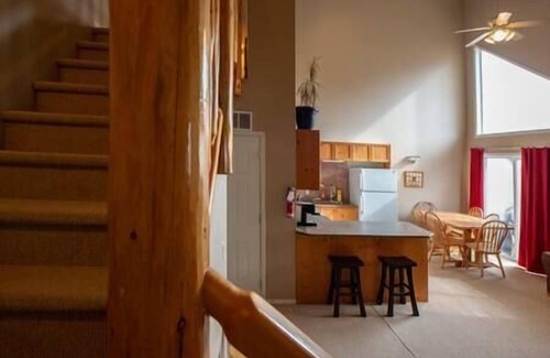 East Kootenay House | Spacious condo with Fireplace BBQ, Deck, Views