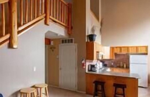 East Kootenay House | Spacious condo with Fireplace BBQ, Deck, Views