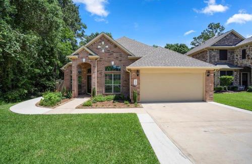 Walden on Lake Conroe House | Spacious Conroe Home around 4 miles to the Lake