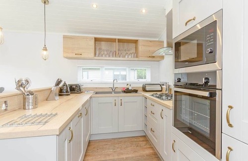 Aysgarth Ski Chalet | Spacious contemporary lodge with one double with en suite shower and one twin.