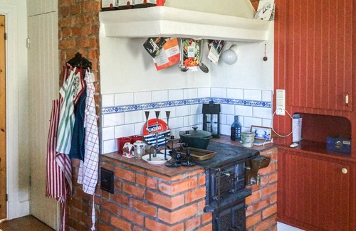 Skarplinge House | Spacious cottage for holidaymakers with pets in Åkerby.
