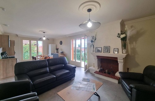 Roanne Cottage | Spacious cottage with terrace, fireplace, wifi and parking in Roanne