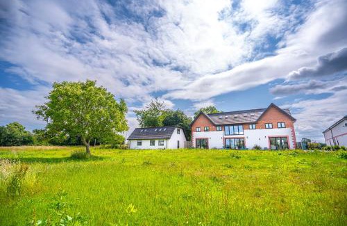 Stafford House | Spacious Countryside Barn House