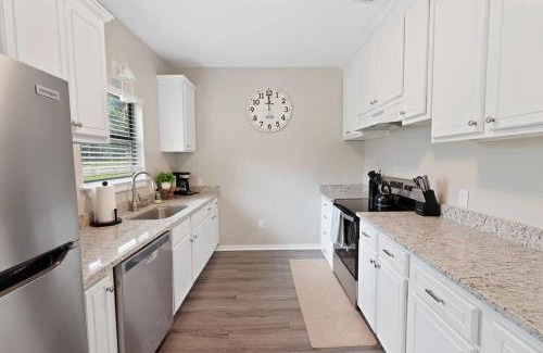 Grand Bay House | Spacious Country Living with Fishing Lake