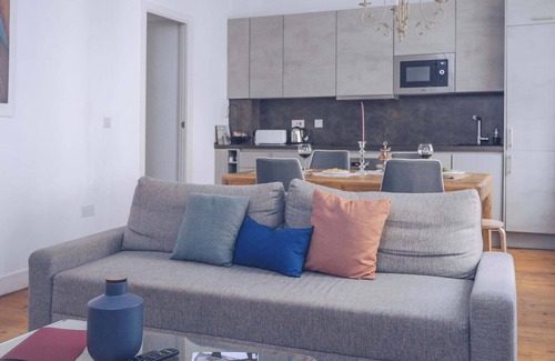 Gibraltar Apartment | Spacious cozy 2BR/2BA in the city center