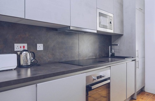 Gibraltar Apartment | Spacious cozy 2BR/2BA in the city center