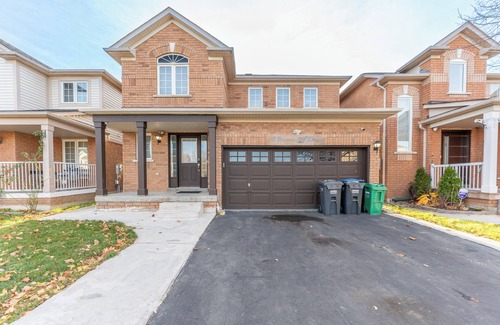 Brampton House | Spacious & Cozy 3BR,2.5WR Family Retreat in Brampton