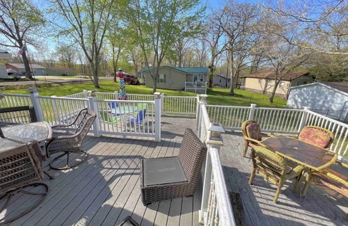 Warsaw House | Spacious, Cozy Lake House near lake and restaurants at Lake of the Ozarks.