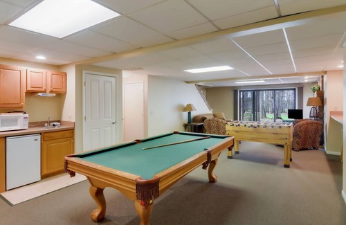 Thompsonville House | Spacious Crystal Mountain Retreat – Golf, Ski & More!