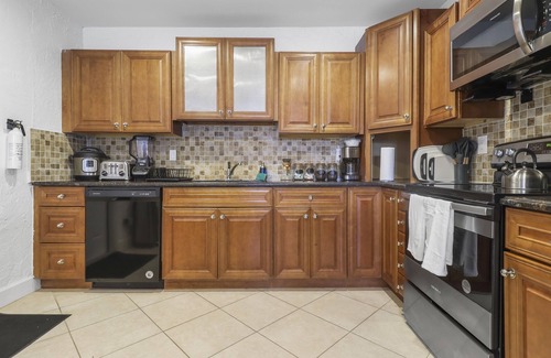 Southwest House | Spacious Designed House -Palm Wave Stays