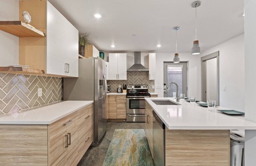 Old Town North Condo | Spacious Dog-Friendly Jewel | Old Town North
