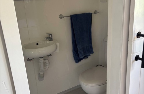 Fawkner Apartment | Spacious dog friendly studio guesthouse