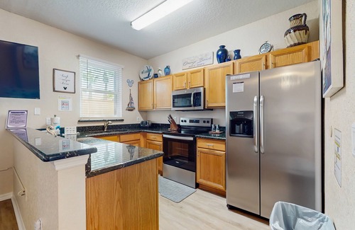 Regal Palms Condo | Spacious dog-friendly 3bed/3 bath Townhome with screened in lanai near Disney