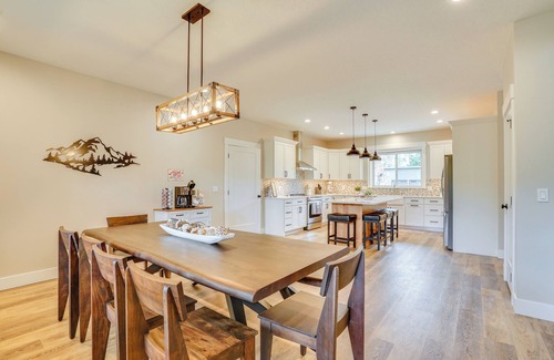 Tamarack Resort House | Spacious Donnelly Family Home w/Private Hot Tub!