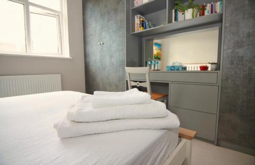 Streatham South House | Spacious Double Room with Private Bathroom in Quiet Area Easy Access to London Central & London Bridge