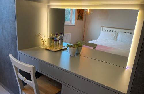 Streatham South House | Spacious Double Room with Private Bathroom in Quiet Area Easy Access to London Central & London Bridge