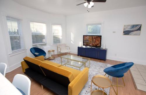 West Gateway Apartment | Spacious Downtown Gem With Parking