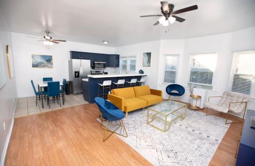 West Gateway Apartment | Spacious Downtown Gem With Parking