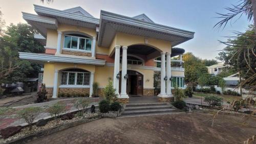 San Vicente Apartment | Spacious Dream House near Vigann