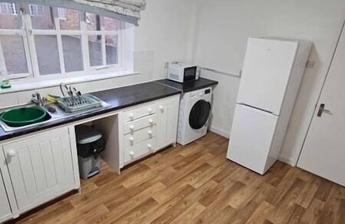 Mynydd Isa Apartment | Spacious Duplex Apartment 5 Bedrooms Kitchen Free Wi-Fi Pet-Friendly