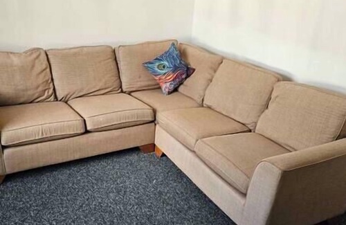 Mynydd Isa Apartment | Spacious Duplex Apartment 5 Bedrooms Kitchen Free Wi-Fi Pet-Friendly