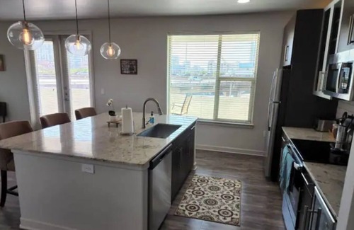 Dallas Design District Apartment | Spacious East Dallas 1Bdrm w/ Great Dntn Views!