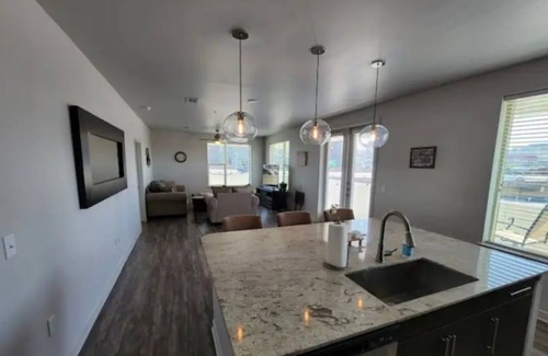 Dallas Design District Apartment | Spacious East Dallas 1Bdrm w/ Great Dntn Views!