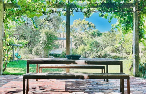 Yapeen House | Spacious Eco Home Among Native Gardens – Peaceful Family Retreat