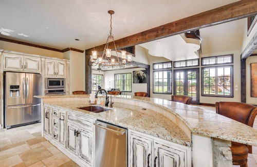 Edmond Apartment | Spacious Edmond Vacation Rental w/Hot Tub!