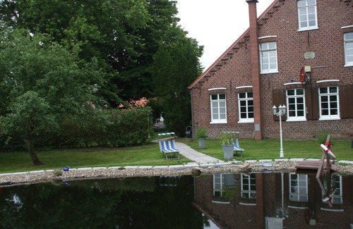 Neudorf House | Spacious exclusive apartment on the 1st floor with a natural pond