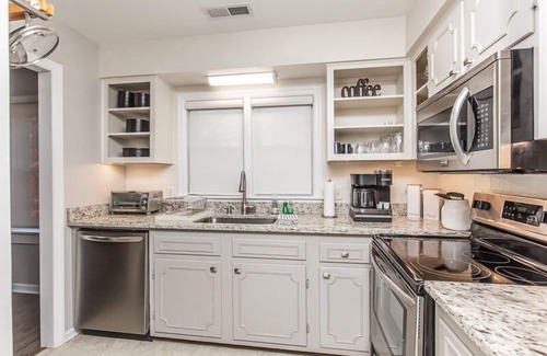 Bowling Green House | Spacious Executive Suite Downtown Bowling Green
