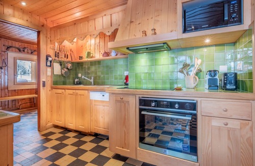 Montroc Ski Chalet | Spacious family chalet with balcony and garden