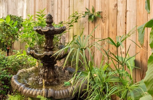 Milan Apartment | Spacious Fall Retreat | Walk to Streetcar & Garden District | Hot Tub