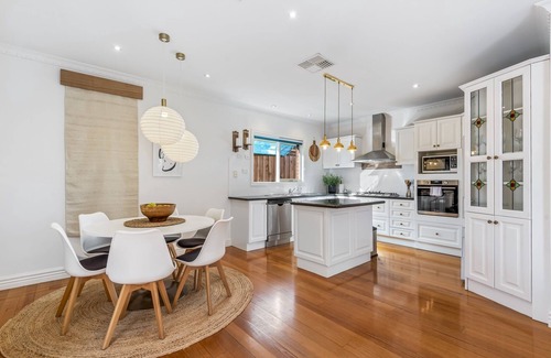 Pascoe Vale South House | Spacious Family Home with Balcony in Pascoe Vale